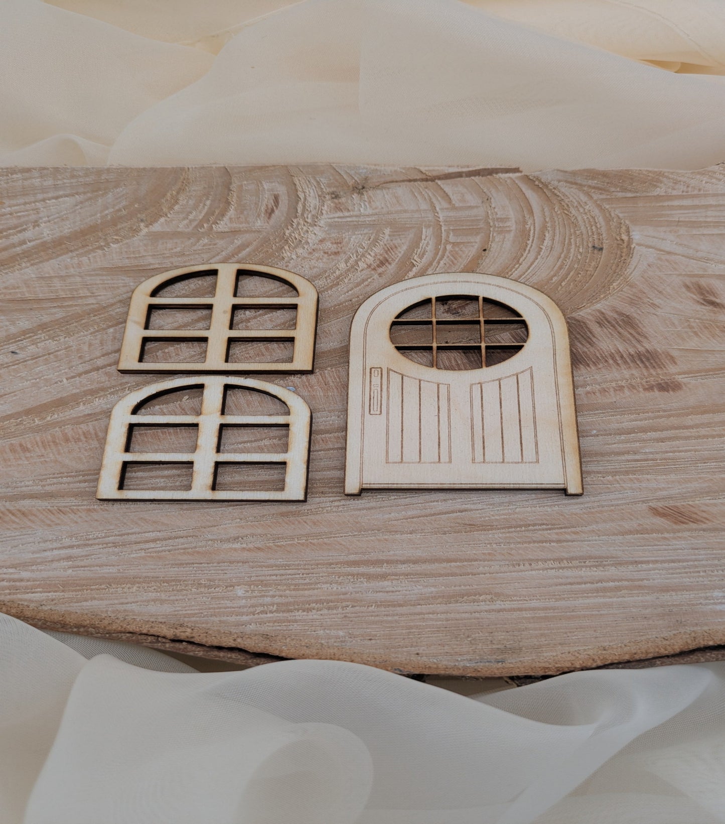 Bastelset: Holztür und Fenster